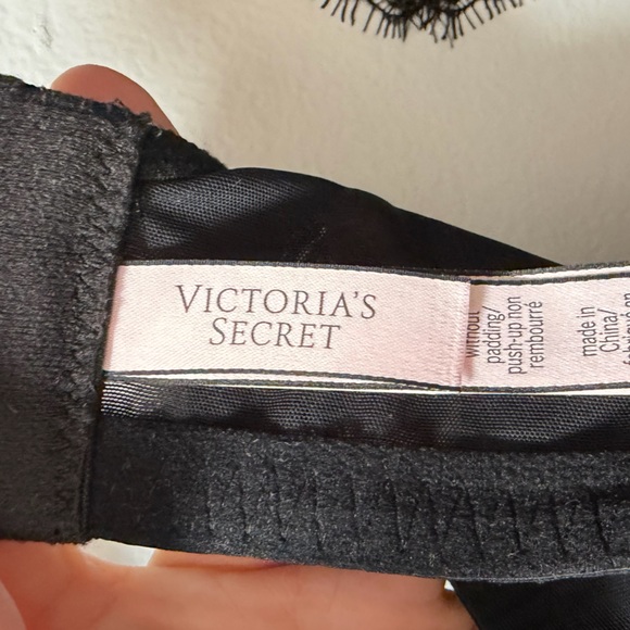 Victoria's Secret Dream Angels Beaded Lace Bra - Picture 6 of 7